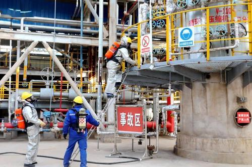 永坪炼油厂开展危险化学品泄漏突发事故应急演练